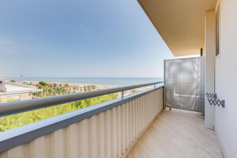 Superior Triple Room with Sea View image 3
