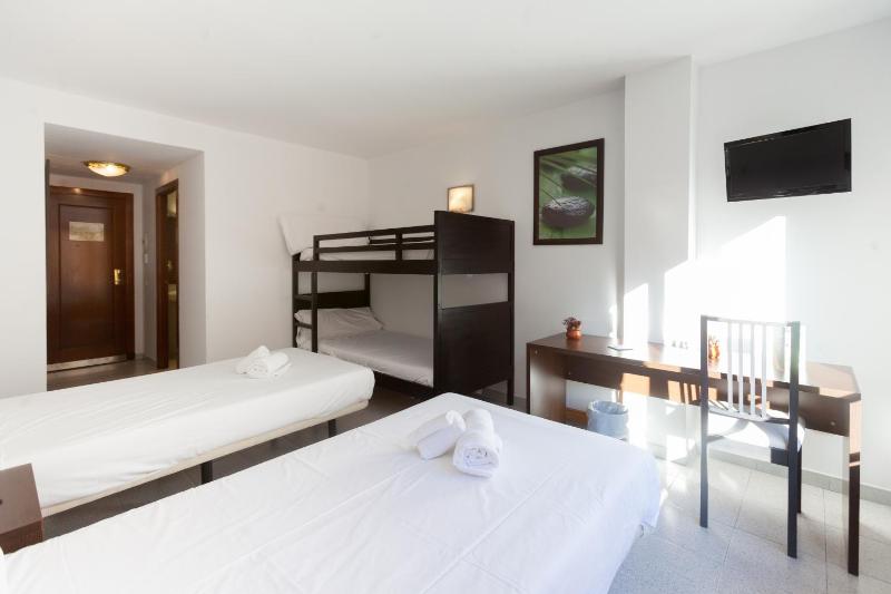 Quadruple Room image 4