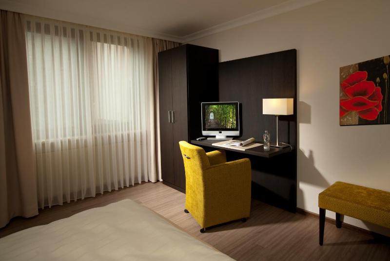 Single Room image 4