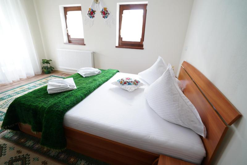 Double Room with Private Bathroom image 4