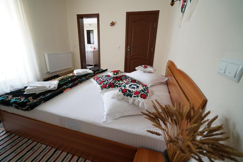 Double or Twin Room with Private Bathroom image 3