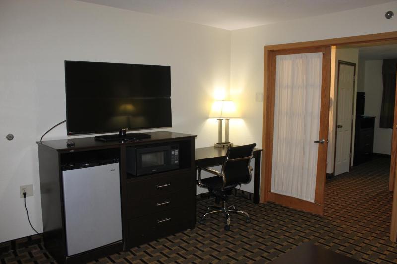 One-Bedroom Queen Suite - Non-Smoking image 3