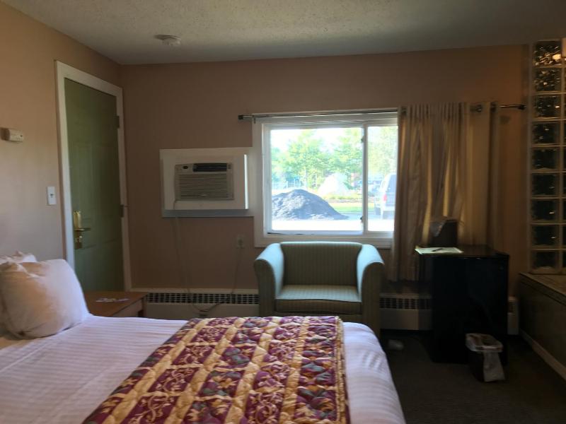 Suite with Spa Bath - Non-Smoking image 1
