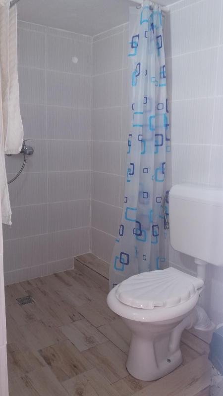 Quadruple Room with Shared Bathroom image 1