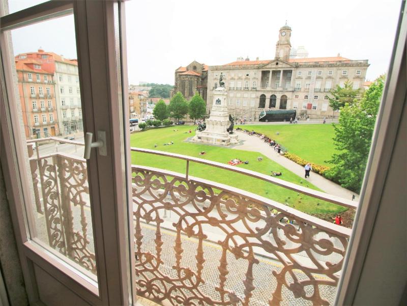 Three-Bedroom Apartment - Rua Mouzinho da Silveira, 18 image 3