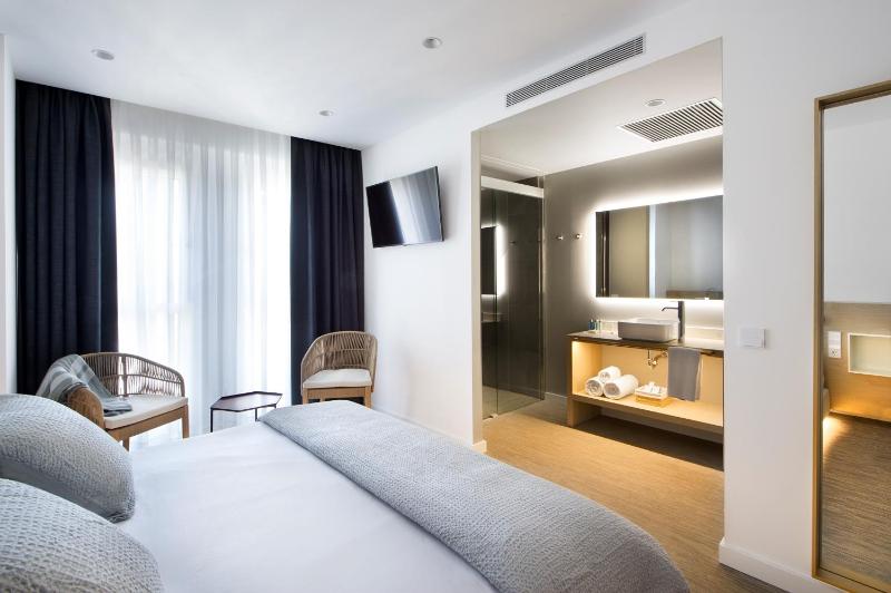 Double Room with Mountain View image 3