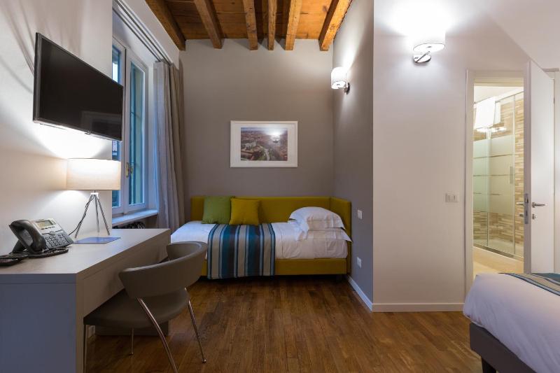 Triple Room image 4