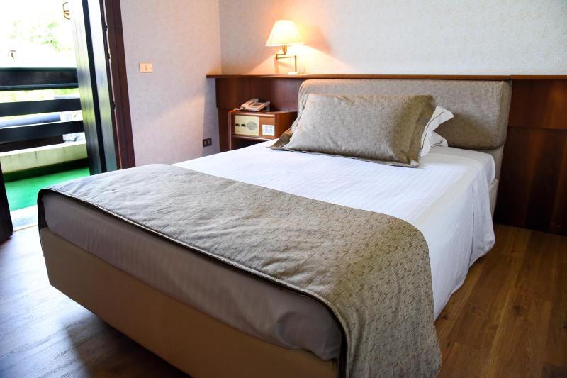 Standard Single Room image 2