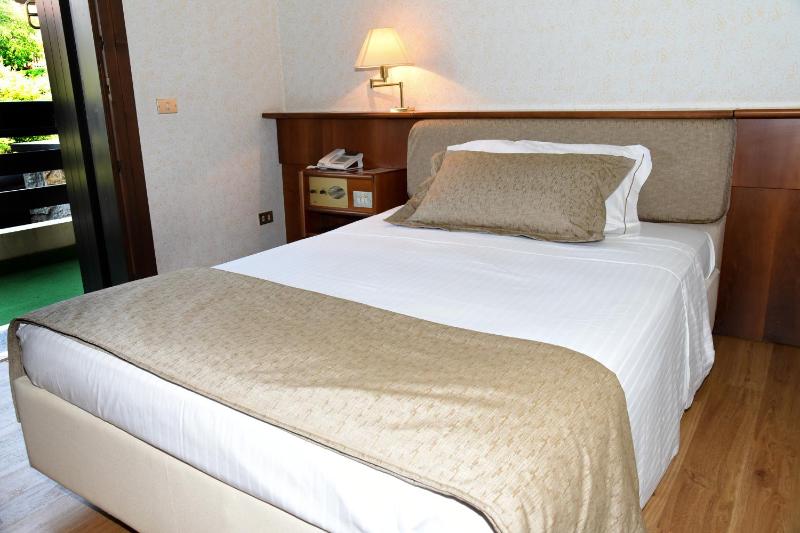 Standard Single Room image 3