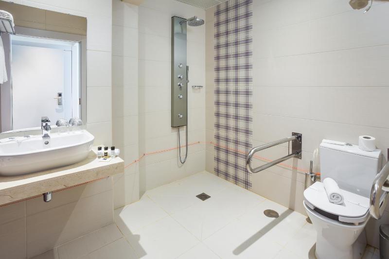 Twin Room - Disability Access image 2