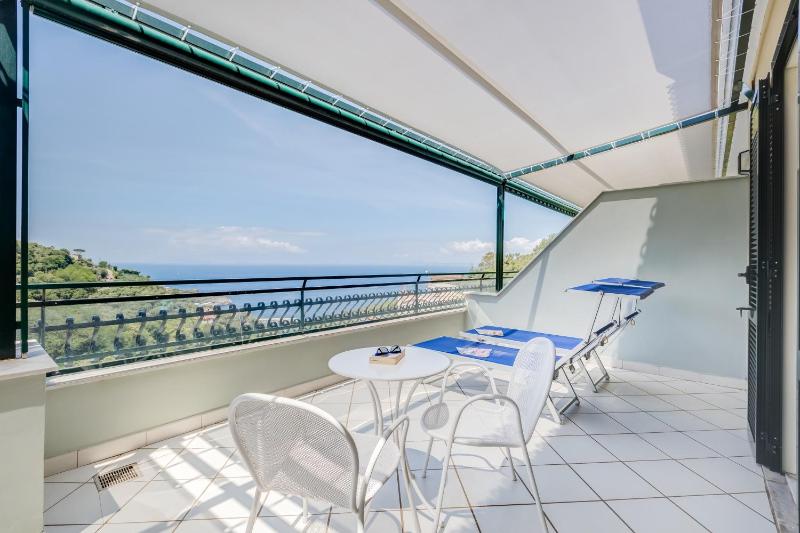 Superior Room with Sea View image 2