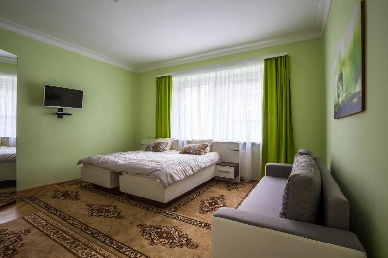 Luxury Air-Conditioned rooms in Old Town Bratislava - image 10