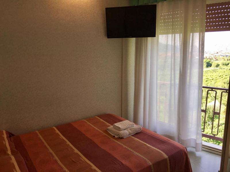 Single Room with Mountain View image 2