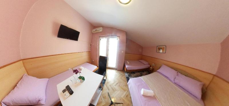 Quadruple Room image 2