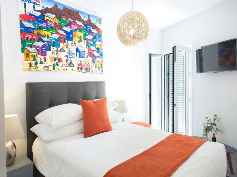 Deluxe Double Room with Balcony image 3