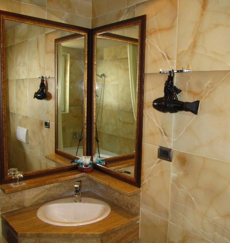 Standard Single Room image 4