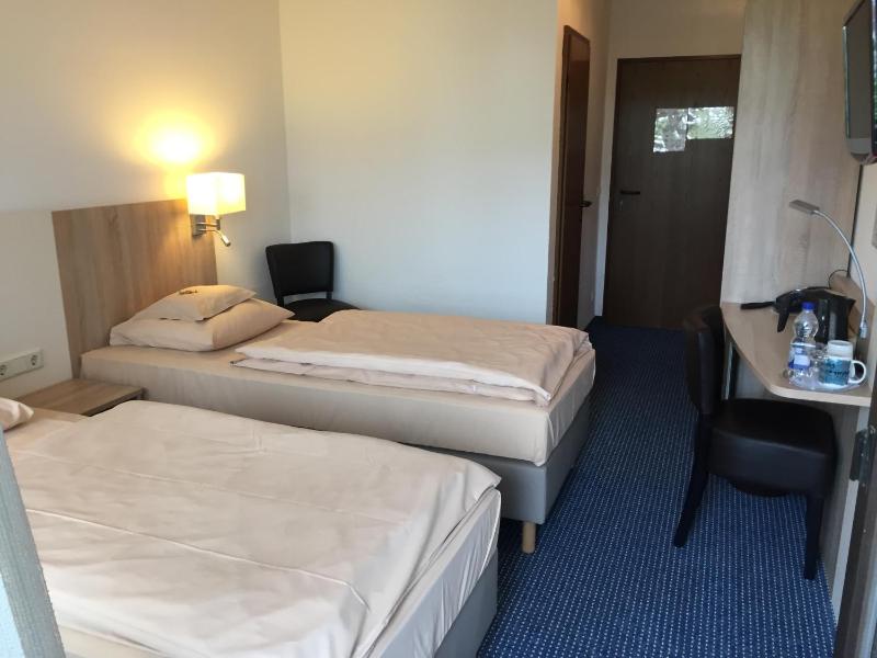 Double Room image 3