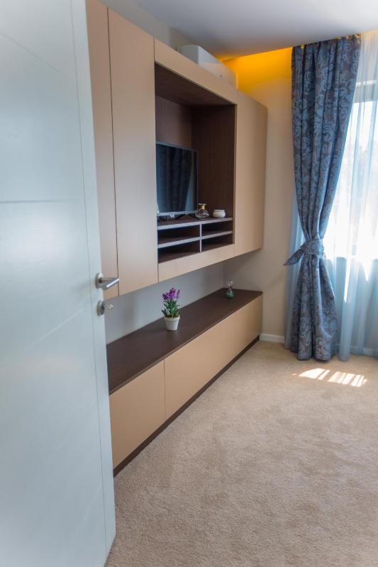 Villa Rose - image 12