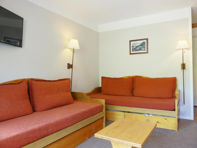 One-Bedroom Apartment with Cabin (6 Adults) image 2