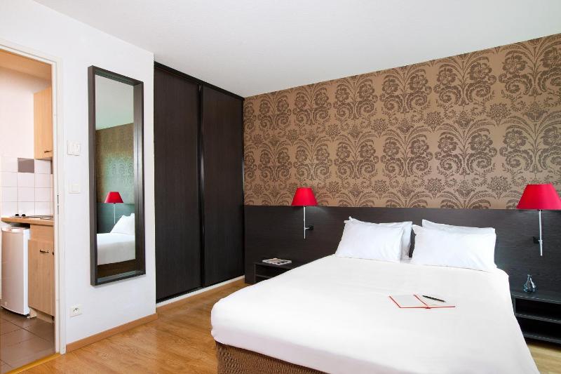 Studio (2 Adults) image 4