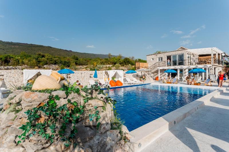 Apartment with Pool View  image 3