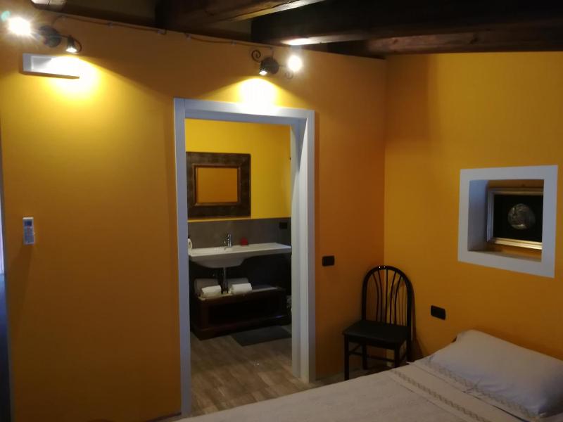 King Room with Garden View image 3