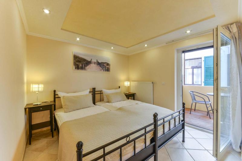 Studio Apartment image 3