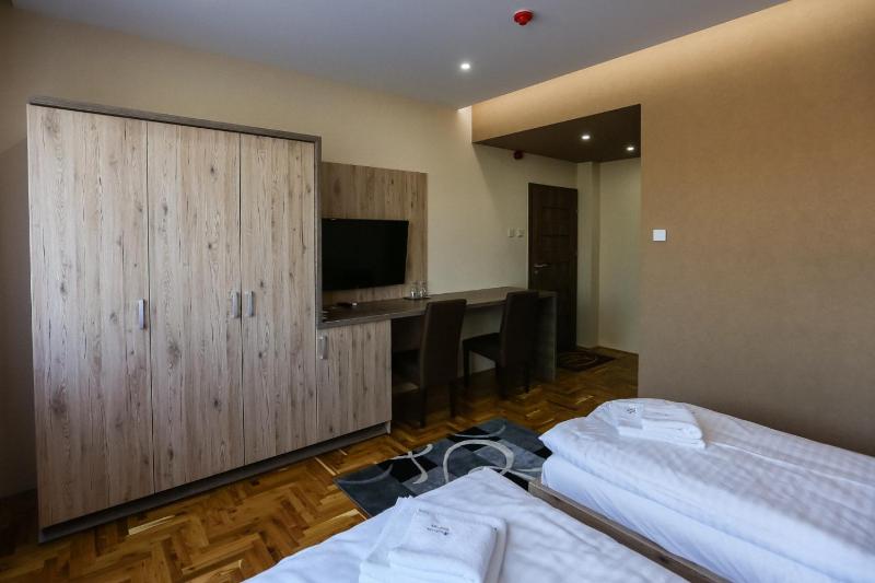 Deluxe Double or Twin Room image 3