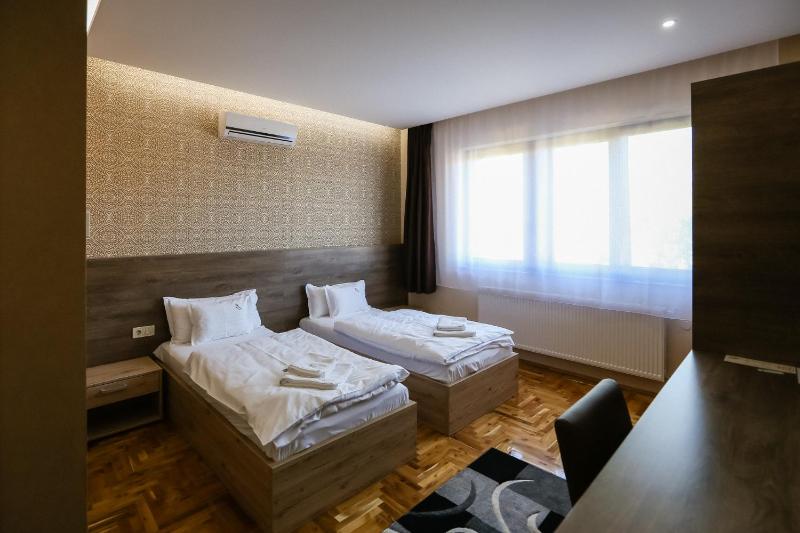 Deluxe Double or Twin Room image 2