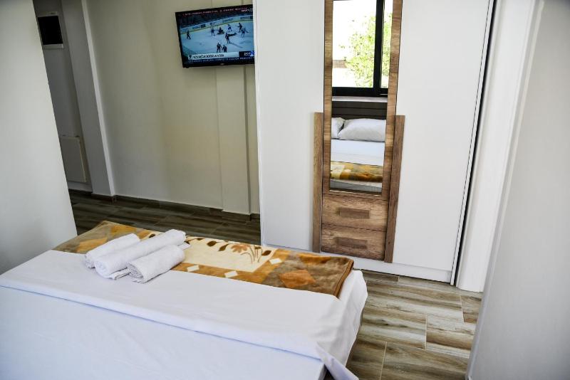 One-Bedroom Apartment image 3