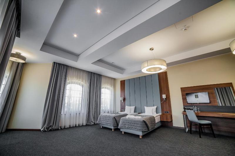 Deluxe Family Suite image 4