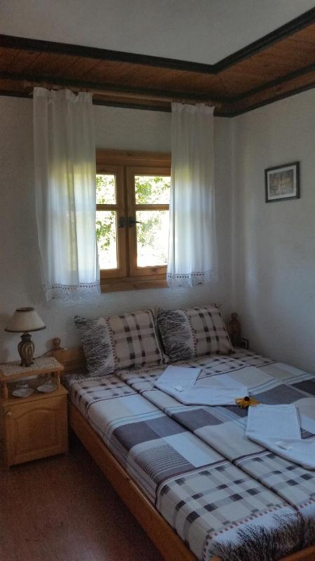 Twin Room with Private Bathroom image 4