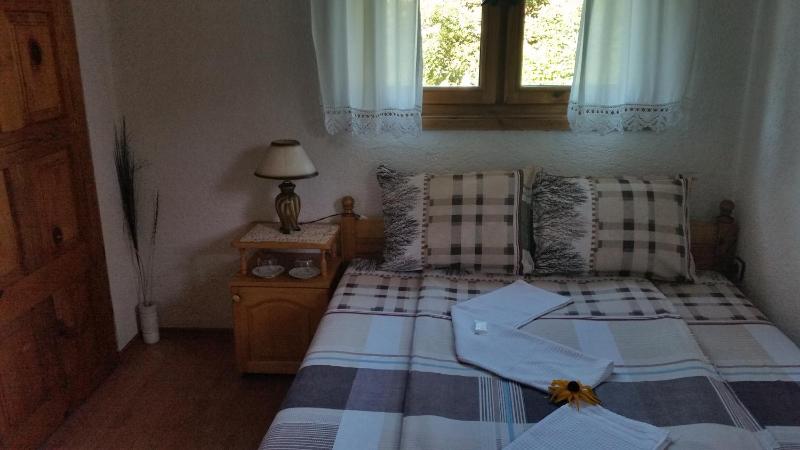 Twin Room with Private Bathroom image 3