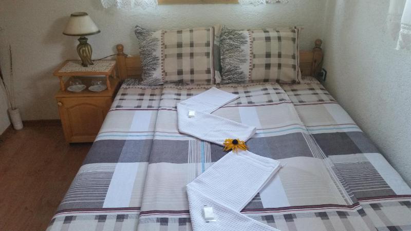 Twin Room with Private Bathroom image 2