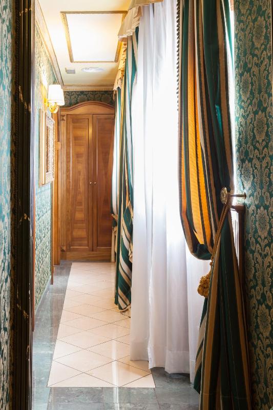 Luxury Quadruple Room image 4