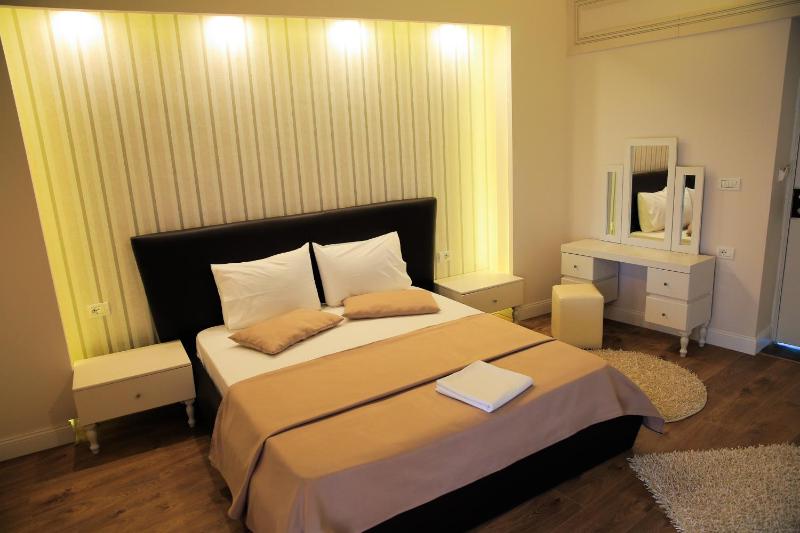 Deluxe Double Room image 4