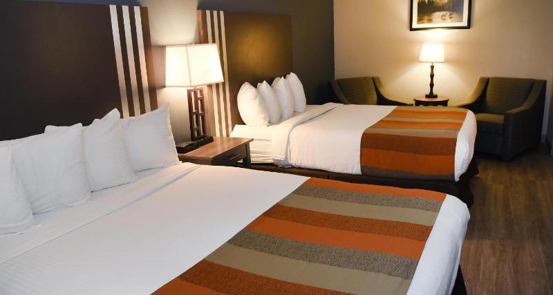 Large Queen Room with Two Queen Beds image 2