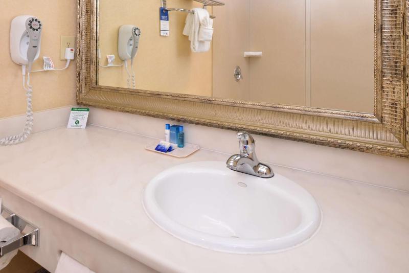 Double Room with Two Double Beds - Non-Smoking image 2