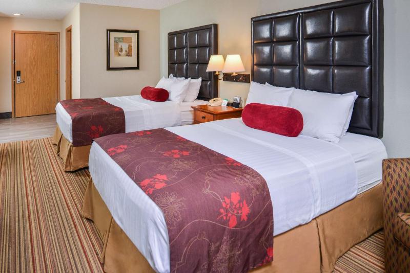 Queen Room with Roll-In Shower - Mobility Accessible image 1