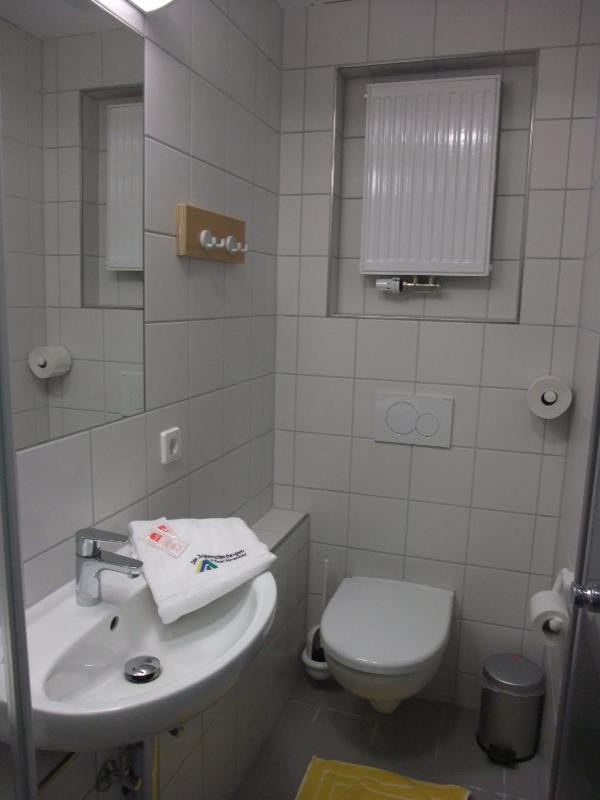 Twin Room image 2