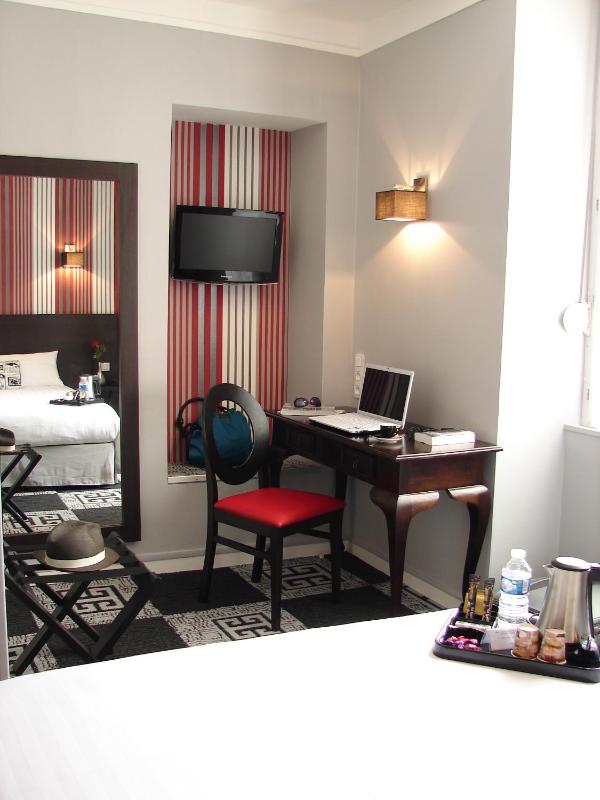 Logis Hotel - Le Charleston - image 4