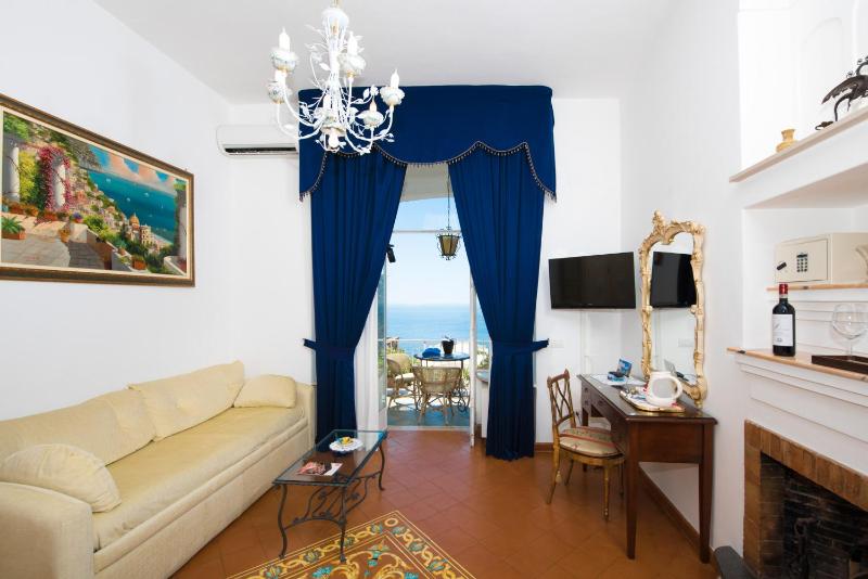 Standard Double Room image 4