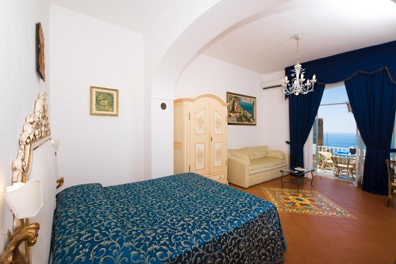 Standard Double Room image 3