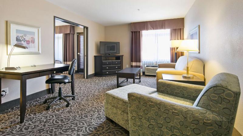 King Suite with Sofa Bed - Non Smoking image 2