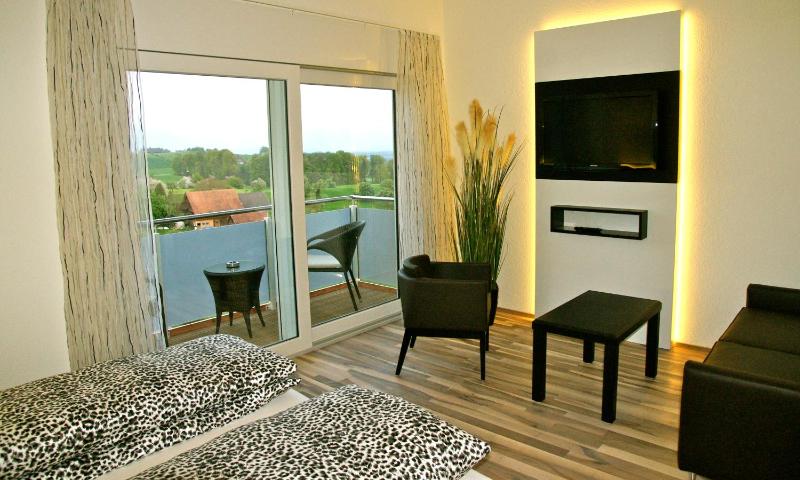 Junior Suite with Spa Bath image 4