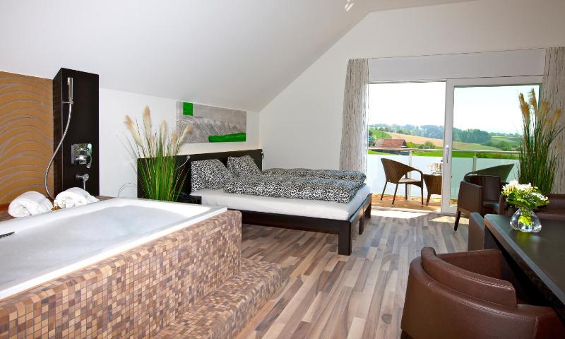 Junior Suite with Spa Bath image 3