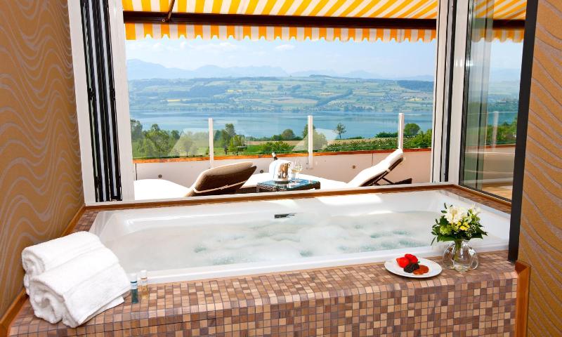 Suite with Spa Bath image 1