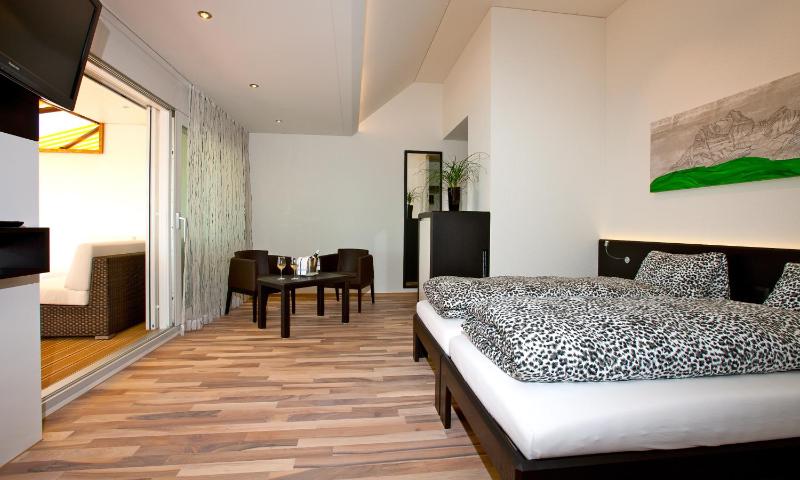 Suite with Spa Bath image 3