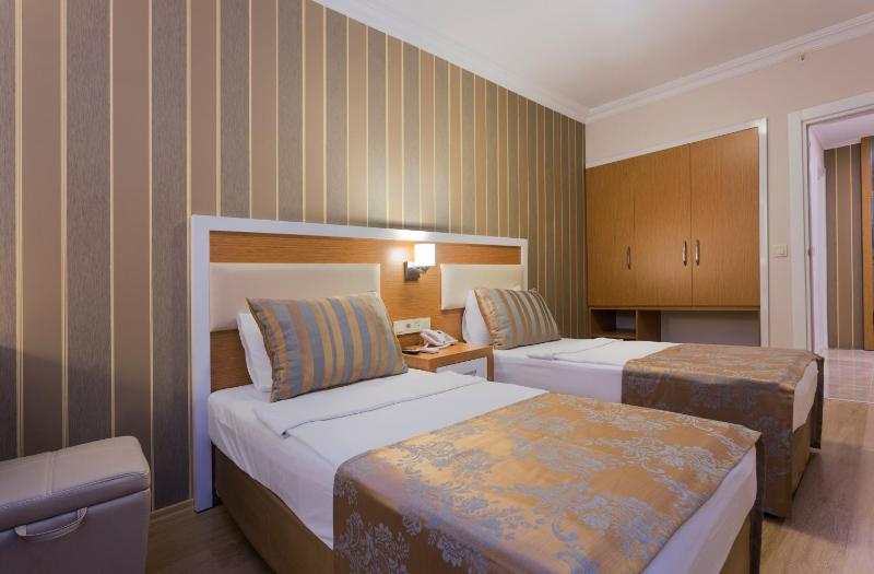 Lonicera City Hotel - image 41