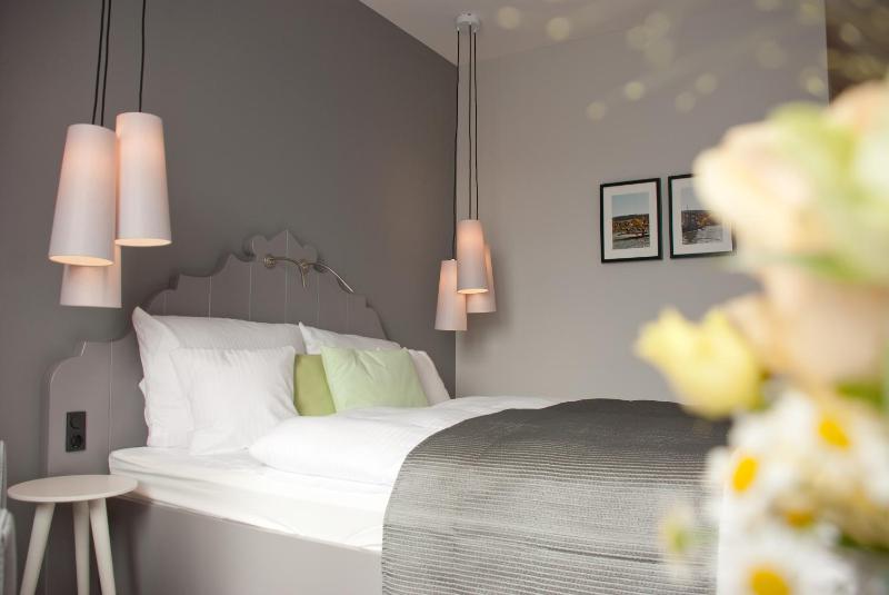 Double Room image 3